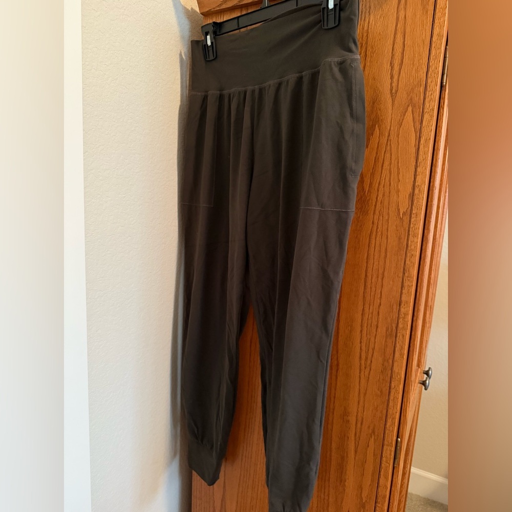 Athleta joggers size M
